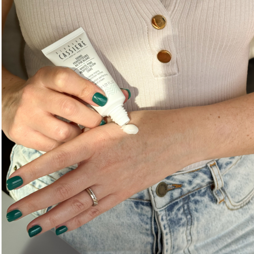 Pigmentation perfecting hand cream - White Pine Perfect Glow Care de Bernard Cassiere thumbnail