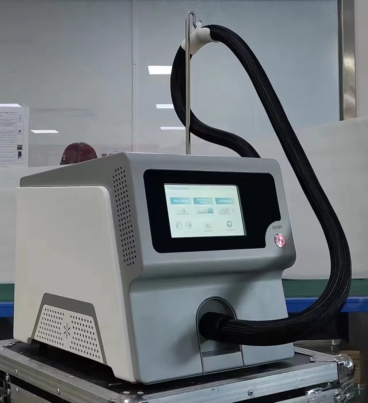 Máquina de enfriamiento continuo para tratamientos láser: detalle del equipo (detalle 4)