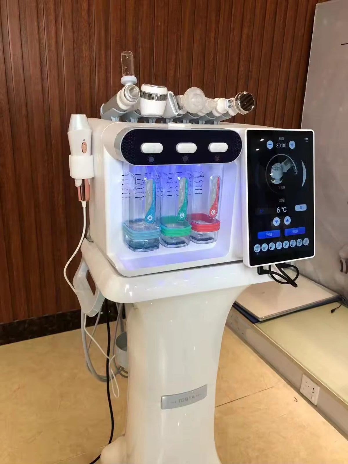Hidrofacial 7 en 1 con cámara de diagnóstico RS F88W2: detalle del equipo